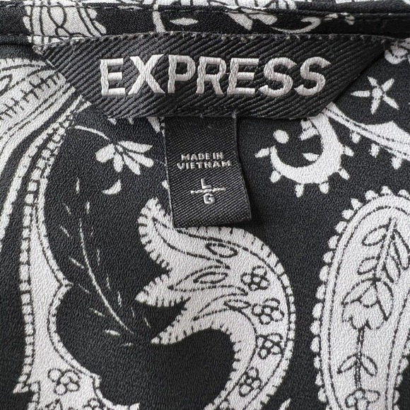 Express Black & White Floral Paisley Short Sleeve Lightweight Keyhole Top Sz L - Picture 8 of 10